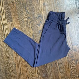 Lululemon On the Fly Pant 7/8 Navy Blue Size 6